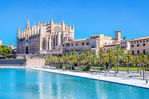 Dónde ir en agosto: Mallorca Catedral de Mallorca