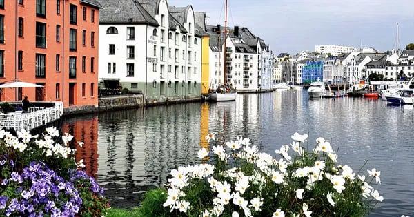Flights from Kirkenes - Hoeybuktmoen to Bergen - Flesland