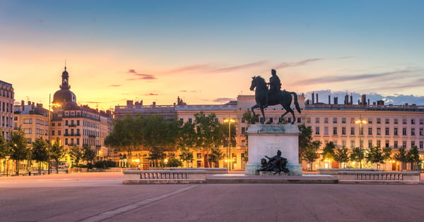 Vuelos de Muscat - Seeb International a Lyon - Saint-Exupéry
