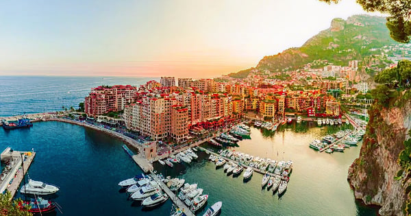 Flyrejser fra Thira til Monte Carlo