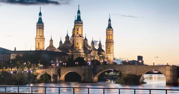 Zboruri de la Atena la Zaragoza