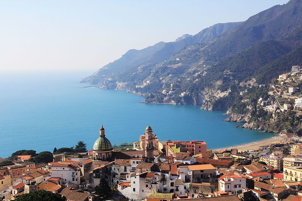 Vista e i villaggi della Costiera Amalfitana Vista e i villaggi della Costiera Amalfitana